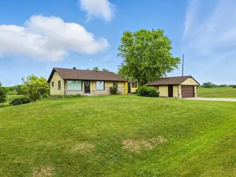 1950 Cedar Sauk, Saukville, WI 53080