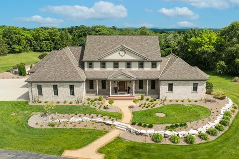 w304s8266 Oakridge, Mukwonago, WI 53149