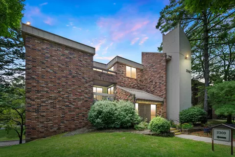 2300 W Good Hope #242, Glendale, WI 53209
