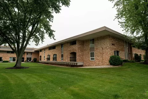 11957 W Appleton #19, Milwaukee, WI 53224