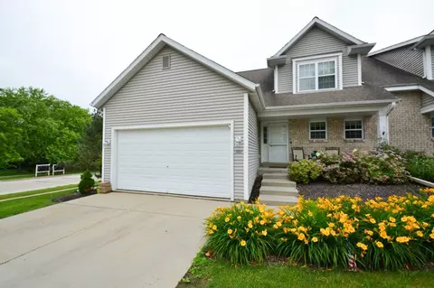 1001 River Pl, Waukesha, WI 53189