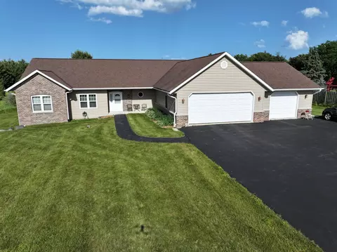 1522 Indian Hl, Grafton, WI 53024