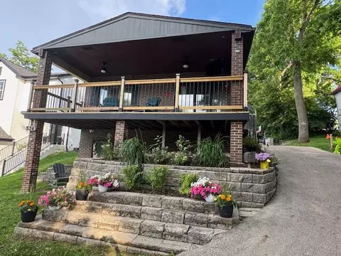 524 Spring, Pewaukee, WI 53072