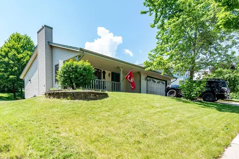 214 Stewart Hl, Waukesha, WI 53188
