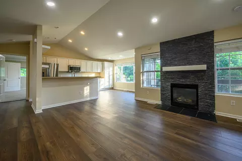 9163 W Elm #C, Franklin, WI 53132