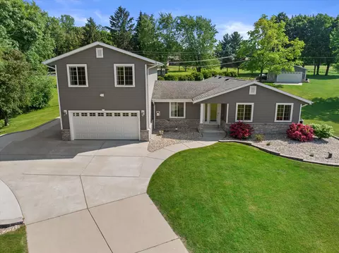 s93w23205 River Oaks, Big Bend, WI 53103