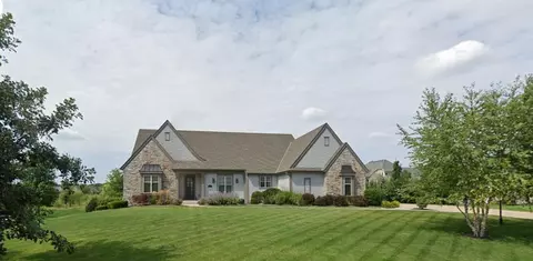 11511 N Oakview, Mequon, WI 53092