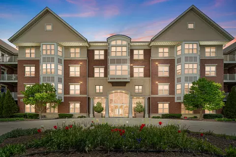 4110 S S Lk #333, Saint Francis, WI 53235