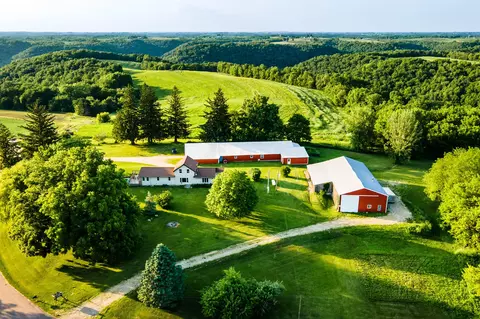 e2880 Witcraft Road, Genoa, WI 54632