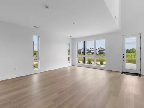 4163 E Hemlock #108, Oak Creek, WI 53154