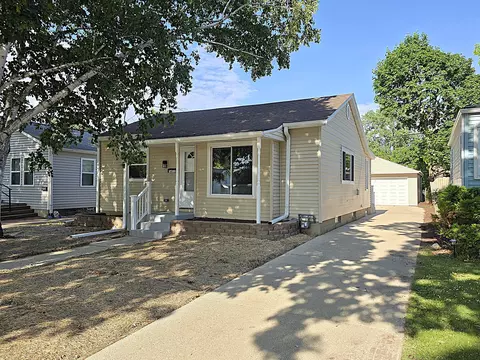 3412 S Alabama, Milwaukee, WI 53207