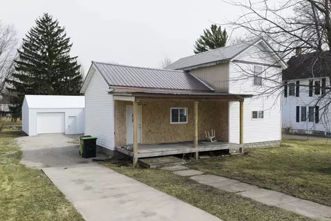 406 S College, Fox Lake, WI 53933
