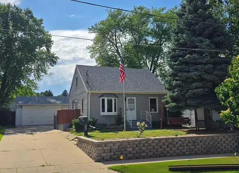 940 Harding, Waukesha, WI 53186
