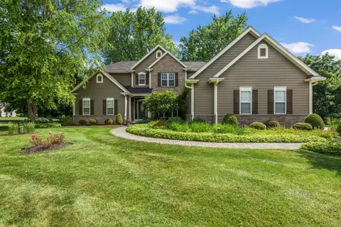 w340n6203 Breezy Pt, Oconomowoc, WI 53066