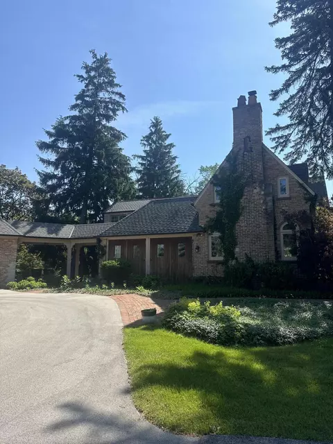 10060 N Lake Shr, Mequon, WI 53092