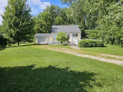 8906 North, Centerville, WI 53015