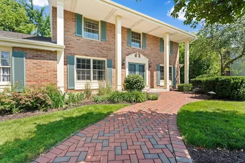 21330 Almesbury, Brookfield, WI 53045