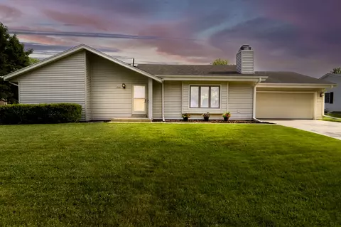 2901 W Hilltop, Franklin, WI 53132