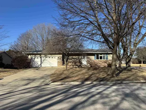 866 Oakwood, Watertown, WI 53094