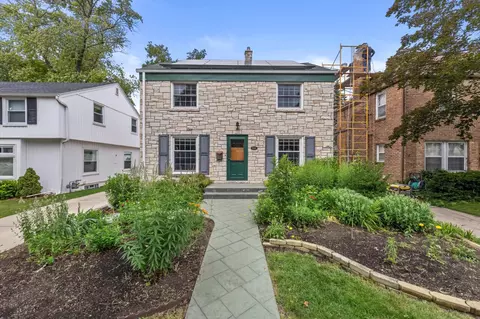 5561 N Kent, Whitefish Bay, WI 53217