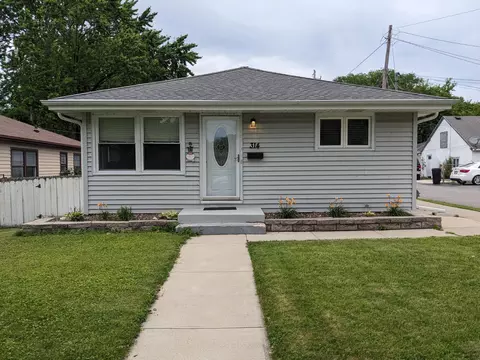 314 Coolidge, Waukesha, WI 53186