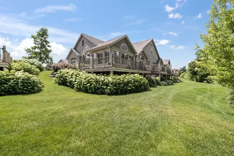 1040 Ann Marie, Oconomowoc, WI 53066