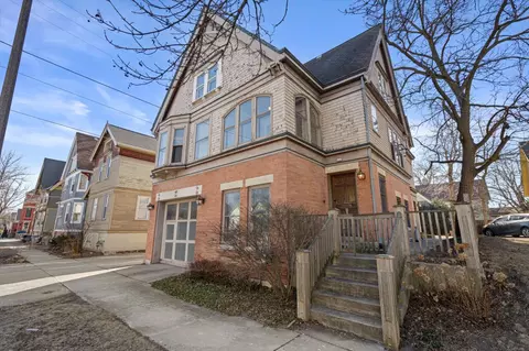 117 E Lloyd, Milwaukee, WI 53212