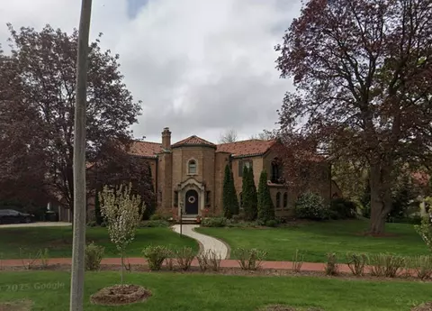 6113 W Washington, Wauwatosa, WI 53213