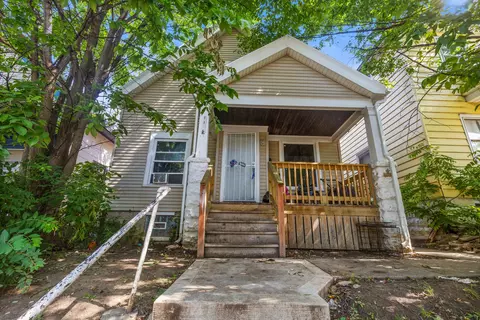 1116 W Keefe, Milwaukee, WI 53206