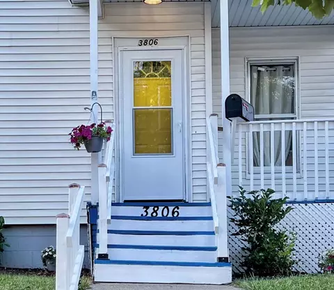 3806 Wright, Racine, WI 53405