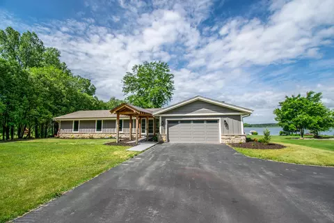 5221 Little Cedar, West Bend, WI 53095