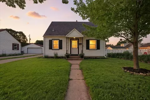 231 Coolidge, Waukesha, WI 53186