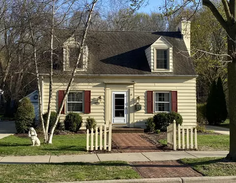 7041 Auburn, Wauwatosa, WI 53213