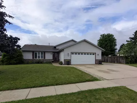 333 S S Crk, Elkhorn, WI 53121
