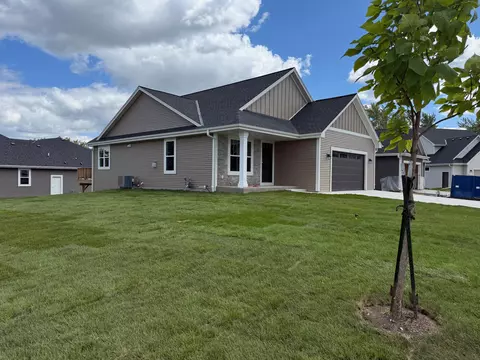 1136 Oxbow, Pewaukee, WI 53072