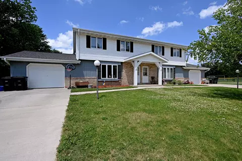 318 Frederick #320, Oconomowoc, WI 53066