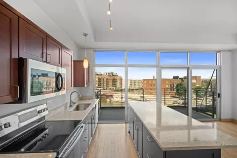 106 W Seeboth #509, Milwaukee, WI 53204