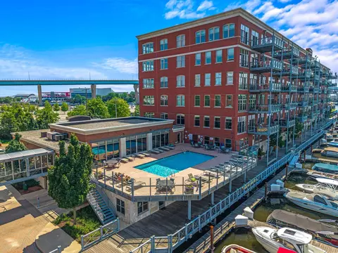 601 Erie #202, Milwaukee, WI 53202