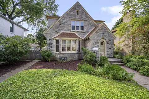 4455 N Woodburn #4457, Shorewood, WI 53211