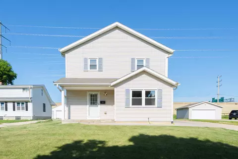 1021 S 98th, West Allis, WI 53214