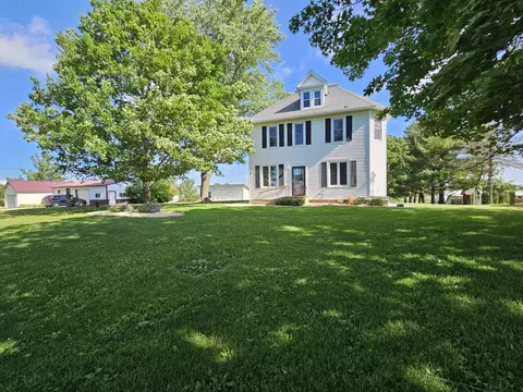 27073 Pleasant Rdg, Mcgregor, IA 52157