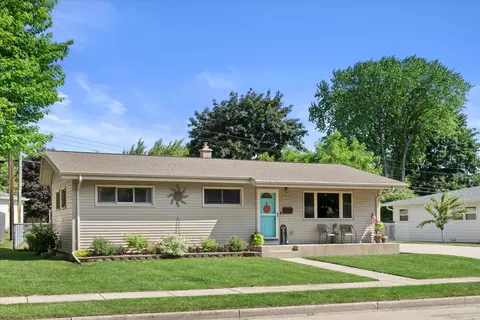 2928 Pinehurst, Racine, WI 53403