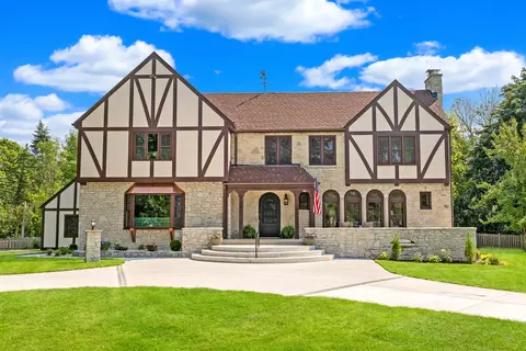 8100 N N Lk, Fox Point, WI 53217