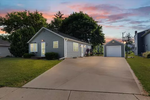 1126 Roseland, Kewaskum, WI 53040