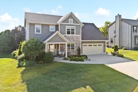 1716 Highlandview, West Bend, WI 53095