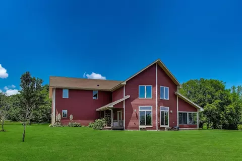 8617 Fox Riv, Burlington, WI 53105