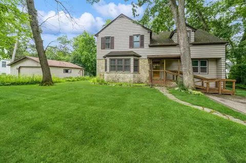 225 Waubun, Fontana, WI 53125