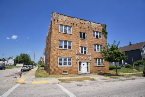 1242 W Highland, Milwaukee, WI 53233
