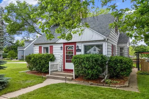 2746 S 88th, West Allis, WI 53227