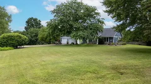 w328n4683 Circle, Nashotah, WI 53058